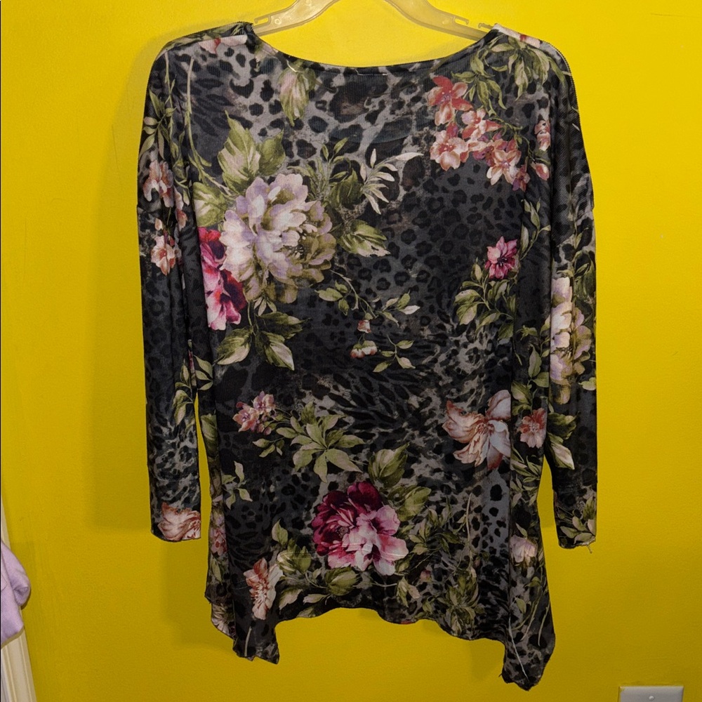 Time and Tru Black Floral Scoop Neck Long Sleeve Tunic - Picture 4 of 7